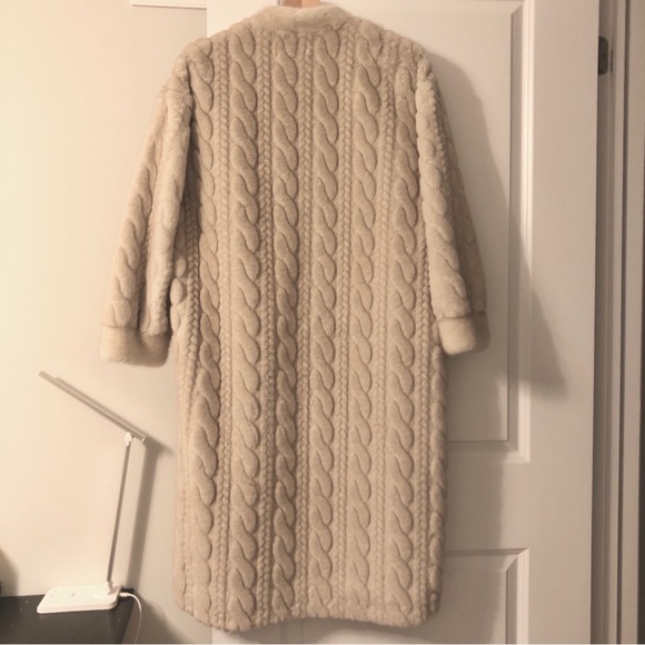 BNWT Designer Elegant Snow Mink-Textured Coat with Suede-Lined Interior - Picture 7 of 9